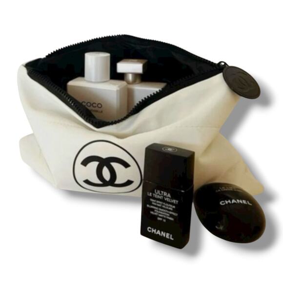 Chanel Beauty White/Cream Cosmetic Travel Pouch W/Dustbag - New in Bag - Picture 7 of 7